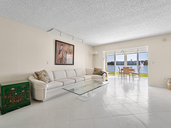 5th image of 14112 Huntington Pointe Drive #105