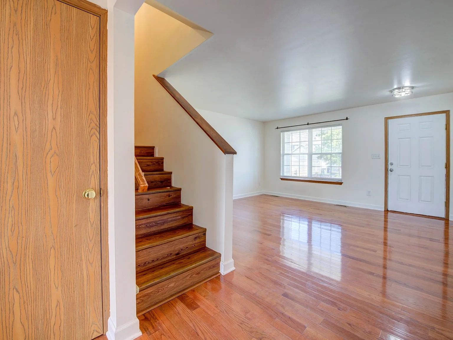 4 bed, 2.5 bath, 1875 sqft, $2,495 — Photo 4