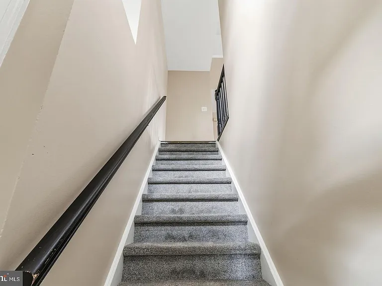 2104 Brookhaven Dr — Photo 2