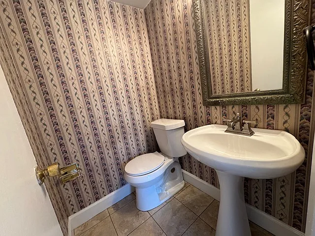 2261 Robin Lyn Ct — Photo 11
