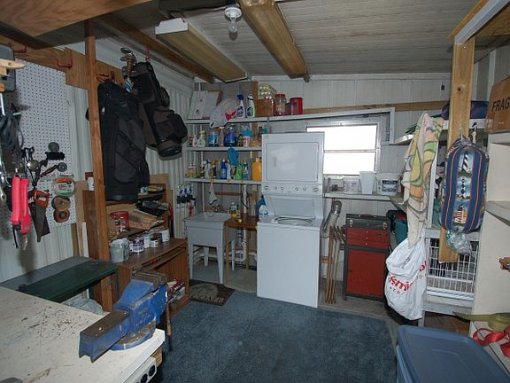 5th image of 668 Poinsettia Dr