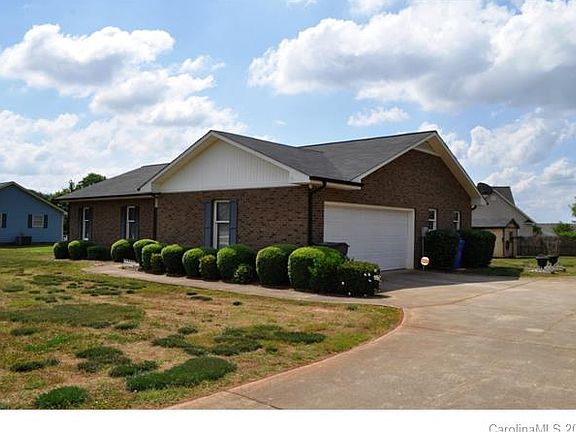 3rd image of 112 Marian Ln