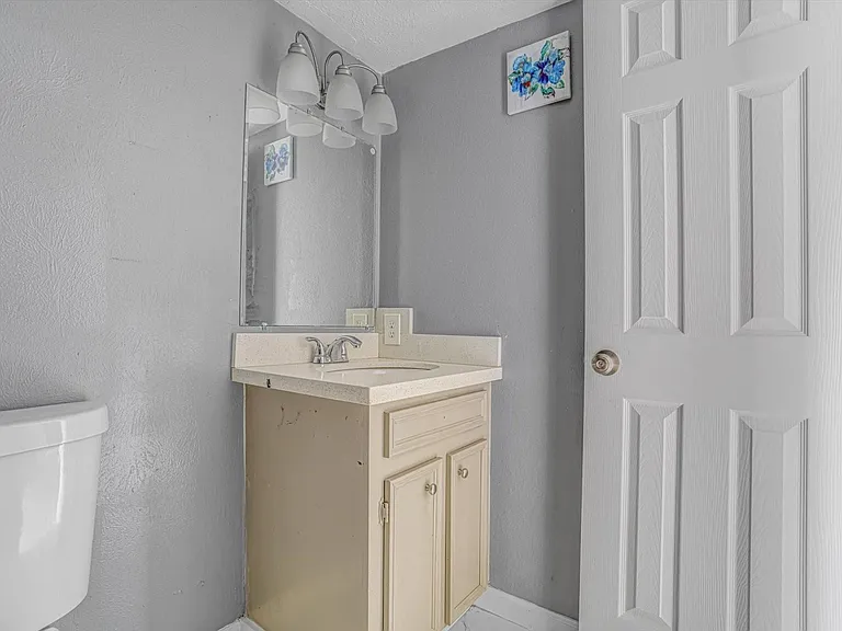 14618 Flair Dr — Photo 26
