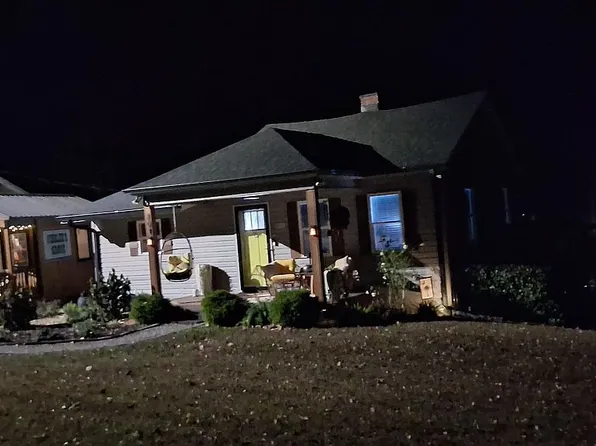 104 Delaware St, Chesnee, SC 29323