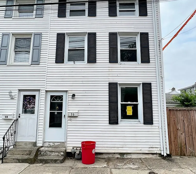 16 3rd St