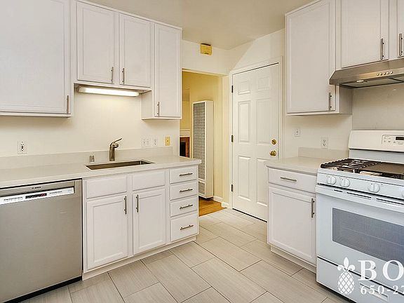 3rd image of 615 Quartz St
