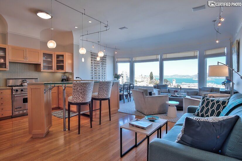 Open and Airy Space for Entertaining