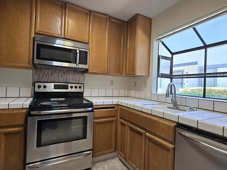 6125 Thornton Ave #E — Photo 2