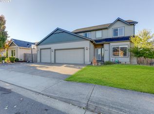 734 Burghardt Dr, Molalla, OR