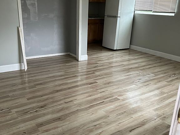 2nd image of 1118 Crocus Dr #A