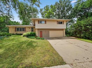 7013 Cardinal Dr, Middleton, WI 53562