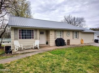 911 Hudson St, Sweetwater, TN 37874