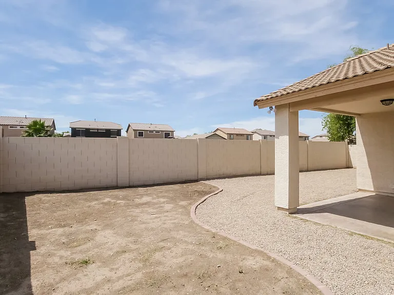 1427 E Vernoa St — Photo 15