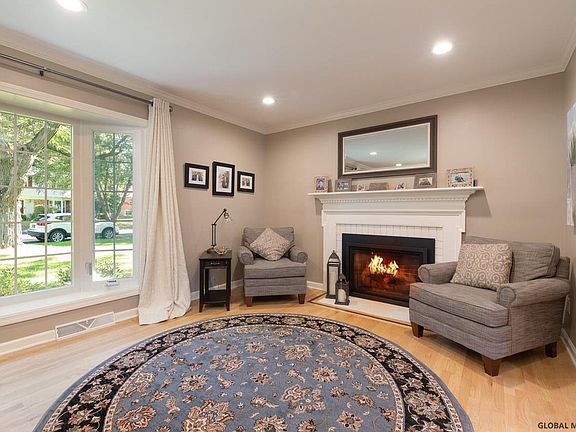 5th image of 8 Haddington Ln