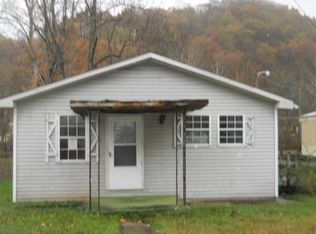 44 Denny St, Oceana, WV 24870