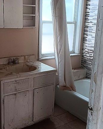 2nd image of 412 Spring St