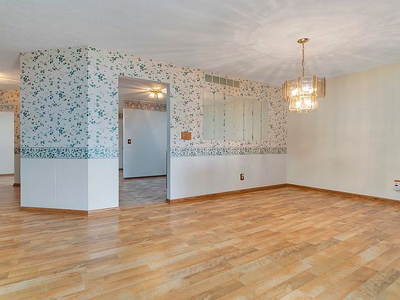5th image of 5841 Elaine Dr