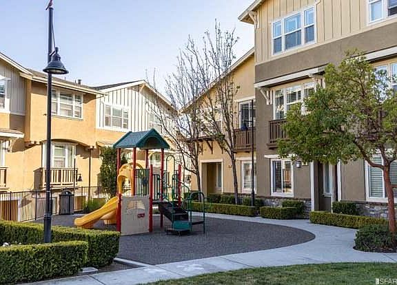 2nd image of 206 Diamond Cove Ter