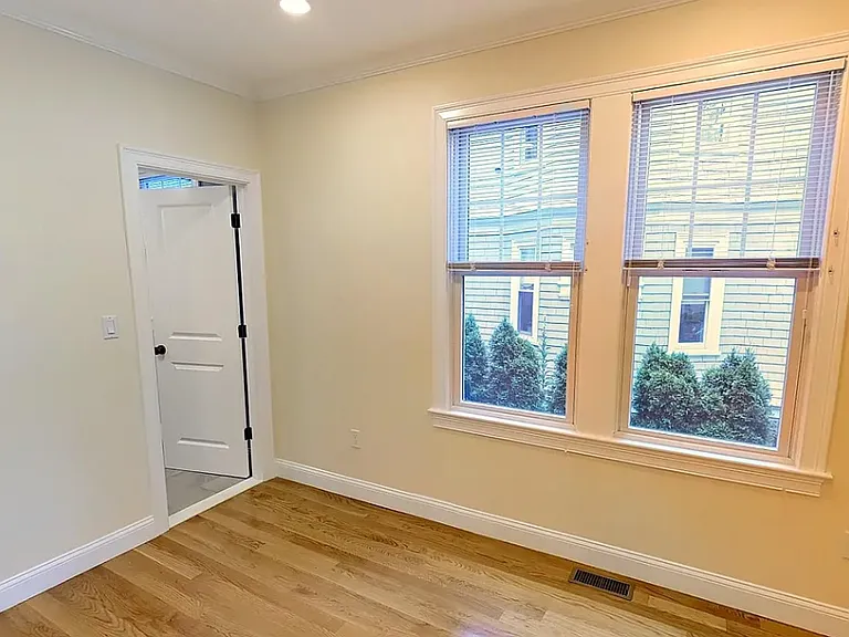 119 Westbourne Ter #2 — Photo 16