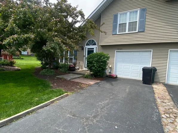 19725 S Edinburgh Ln, Frankfort, IL 60423