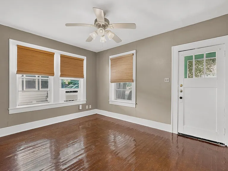 4008 Burnet Rd — Photo 4