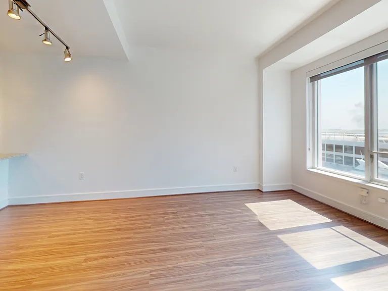 100 Pier 4 — Photo 118
