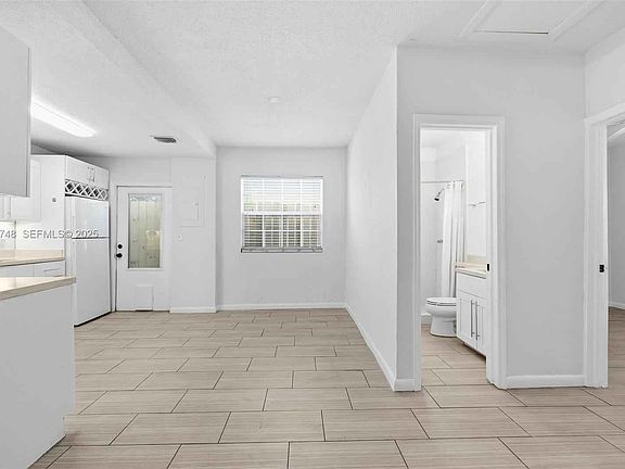 3rd image of 521 NE 70th St #2