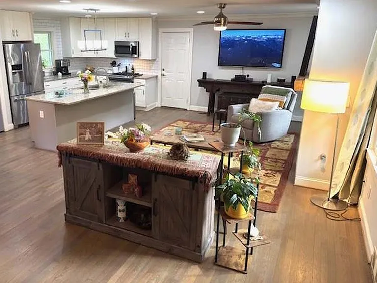 2424 Melinda Ct — Photo 15