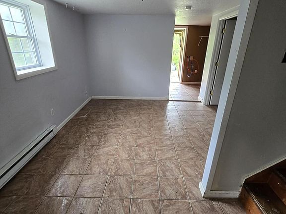 3rd image of 158 Basin St