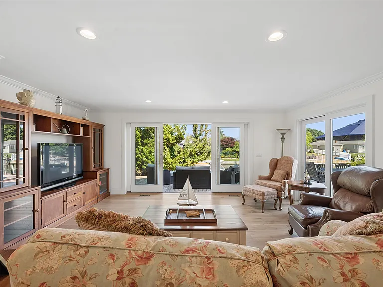 23 Whiting Rd — Photo 13