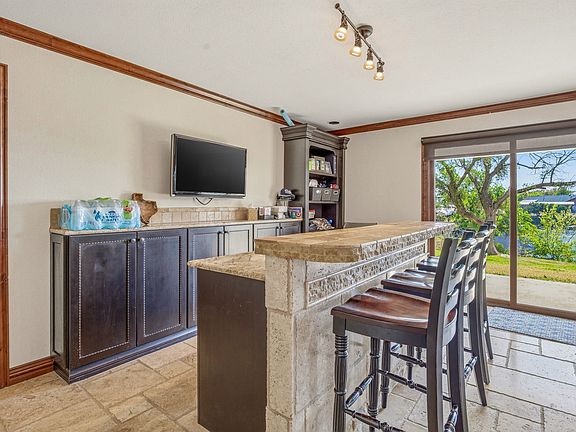 4th image of 3301 Lavilla Rd