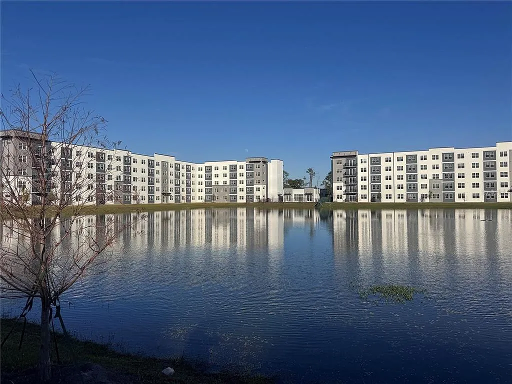 2 bed, 2.0 bath, 1023 sqft, $1,790 — Photo 1