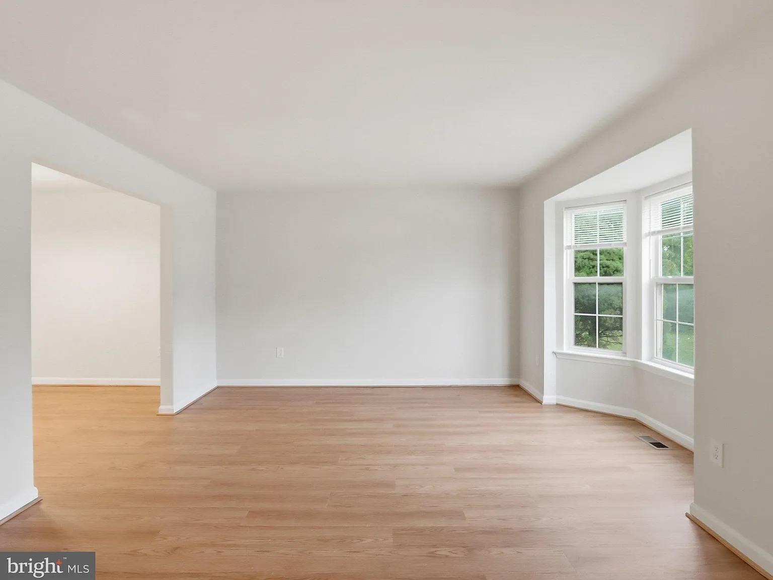 3 bed, 3.5 bath, 1372 sqft, $2,600 — Photo 2
