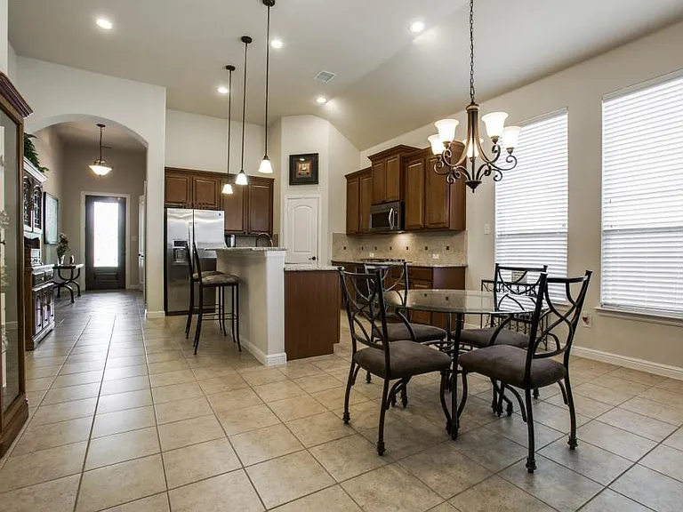 181 Hampton Dr — Photo 9