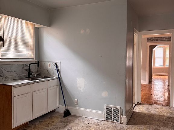 3rd image of 8529 S May St