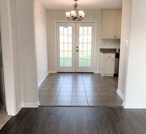3rd image of 5332 Vine Dr