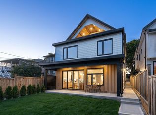 3576 E Pender St #2, Vancouver, BC V5K 2E3