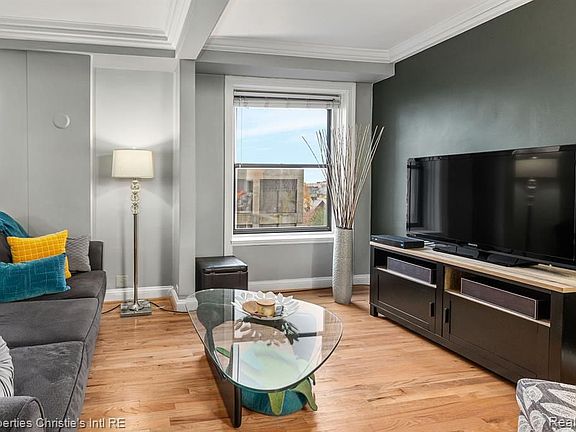 4th image of 15 E Kirby St APT 625
