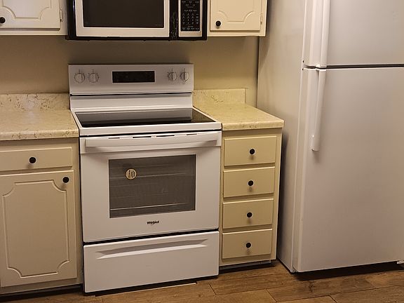 4th image of 2728 Whitney Pl #102