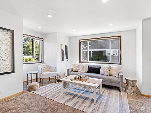 4th image of 720 Pine Avenue
