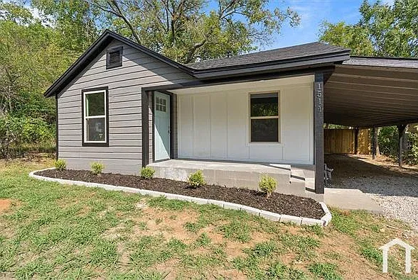3 bed, 1190 sqft, $1,600 — Photo 1