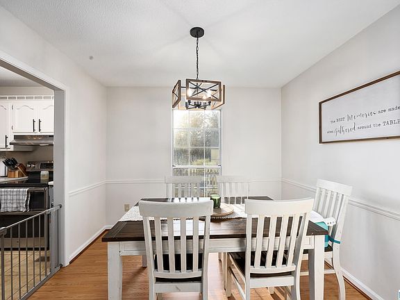 5th image of 2208 Deer Run Ln