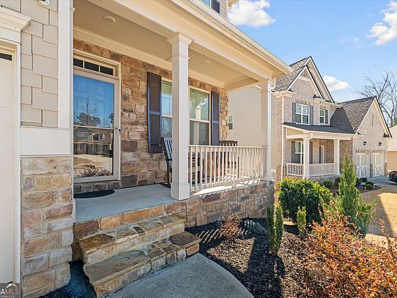 3rd image of 141 Worthington Ln