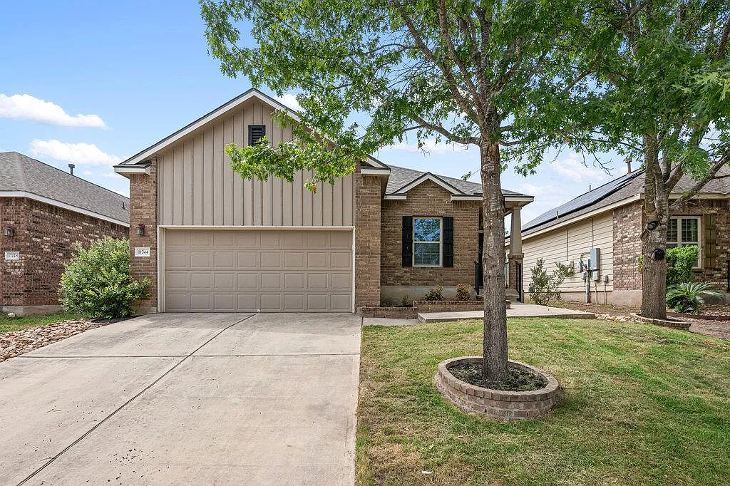 4 bed, 2.0 bath, 2092 sqft, $2,495 — Photo 1