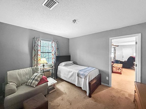 5th image of 1109 Stewart Ave