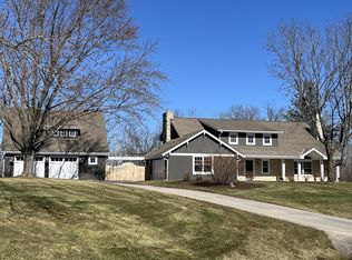 223 Aqua View Dr, Cedarburg, WI 53012