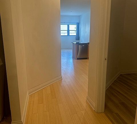 4th image of 8 W Monroe St APT 808