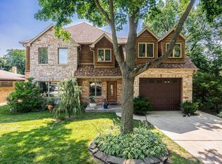 611 Sylviawood Ave, Park Ridge, IL 60068