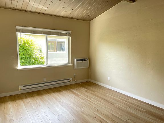 3rd image of 582 Mariposa Ave Unit 4