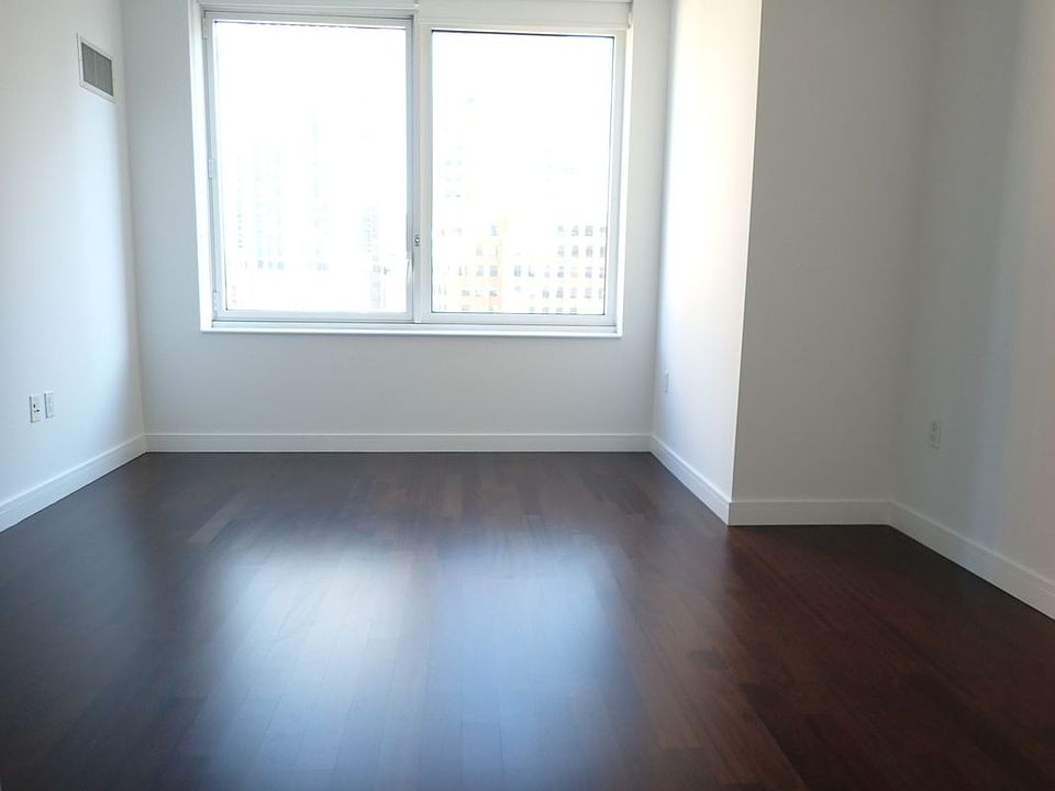 1st image of 306 Gold St #D11